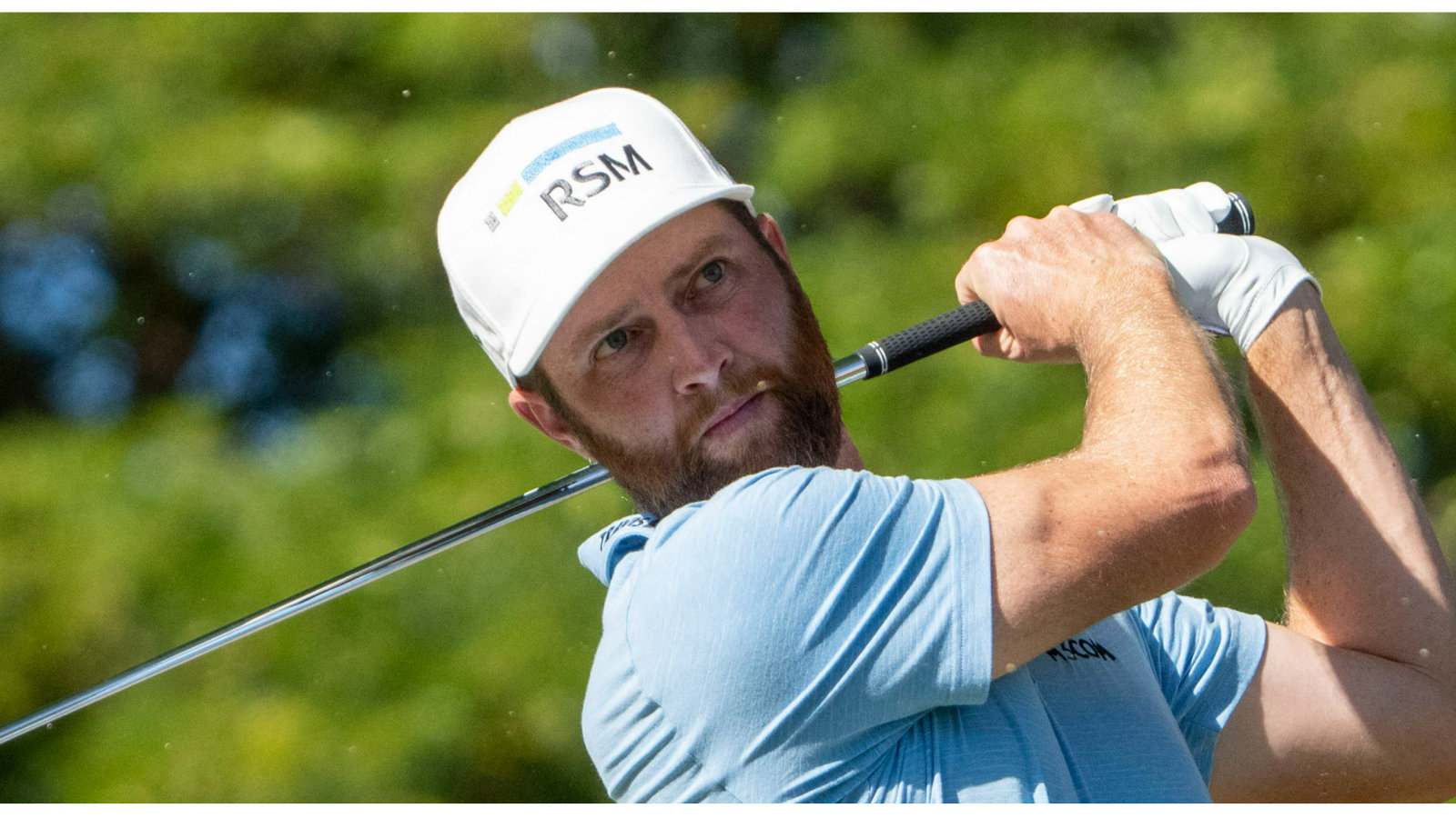 WATCH: PGA Tour pro takes advantage of golf rule then hits 60-yard SLINGER